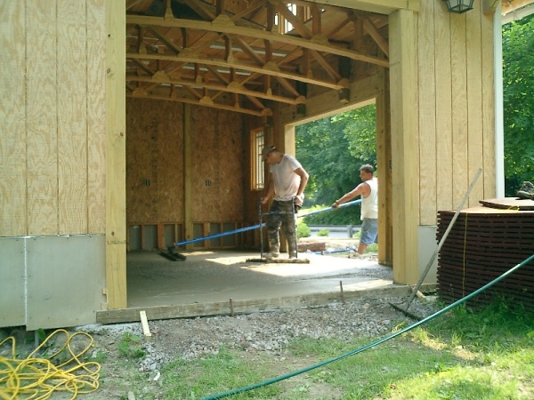 Pouring_the_concrete.JPG